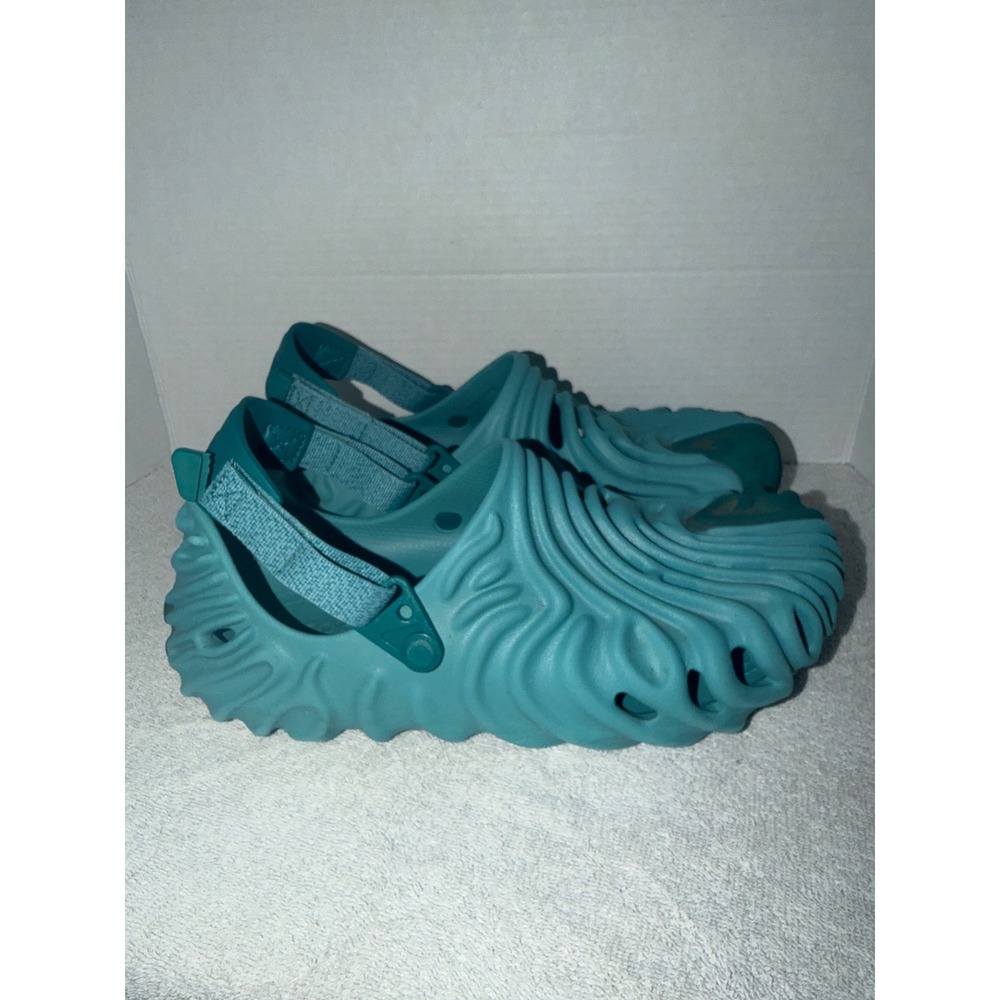 Men's Crocs Size 10 (Women's 12)